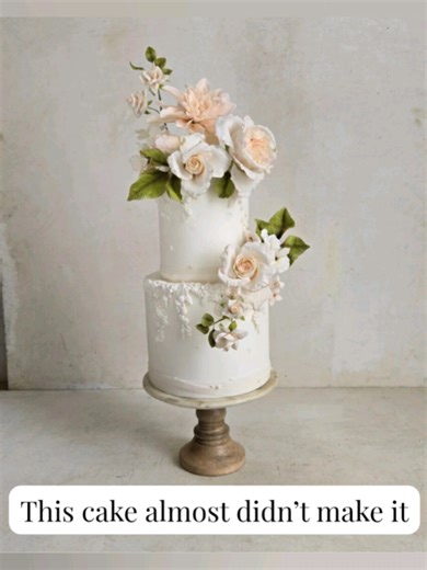 Sugar flowers leave very little room for error. • This cake pushed my focus, patience, and problem-solving in ways that weren’t loud or dramatic, just deeply demanding. I had to slow down, reassess, and let the process lead instead of the clock. • The quiet work is often the hardest. And also the most rewarding. • #weddingcake #luxuryweddingcake #sugarflowercake #utahwedding #provoutah