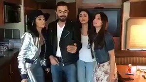 #SceneSpotted: The cast of 'Ard Gaw' have just finished shooting the series! Yes, it's less than a week before the end of Ramadan, but that's the industry for you. In all the excitement, Ghada Abdel Razek, Mohamed Karim محمد كريم, Rotana Gazzaz, and feriel youssef graja all took Vodafone Egypt's tune for this Ramadan's ad, and turned it into their very own celebratory dance! | Cairo Scene