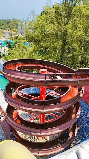 Explore the Thrills of a Vibrant Water Park