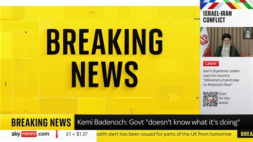 BREAKING: Three people have been taken to hospital after a double-decker bus carrying sixth form students left the road and ended up in a river in Hampshire Full story: https://trib.al/xZ2yh0G 📺 Sky 501, Virgin 602, Freeview 233 | Sky News