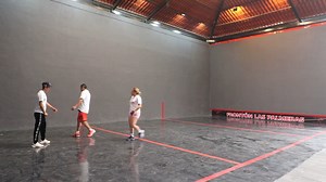 4.6K views · 136 reactions | PURA FANTASIA // PAOLA REYES-JULIA REYES VS FURCIO CHOLO // FRONTÓN LAS PALMERAS // TERCER PARTIDO #fronton #pelotavasca #biarritz #españa #mundial #trinquete #mexico #deportesentiktok #deportes #pelotari #eskupilota #tantofinaltv | Tantofinal | Facebook