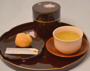 和菓子（こなし、まんじゅう）の正しい食べ方のマナー～懐紙、黒文字を使った作法を紹介～ - 和食のテーブルマナーを徹底解説