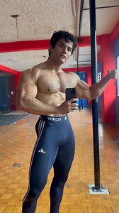 🔥 #classicphysique #bodybuilder #fitnessmodel #fyp | David Mendoza