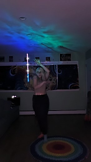 Just longstring jamming. @rainbowbrightlights said to FLOW IN YOUR LIVING ROOM!! Lfg. ⚡👽 #derpgear #leviwand #longstringleviwand #flowarts | Derpgear
