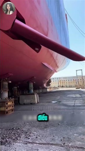 Why Don't Boats Capsize in the Open Sea?