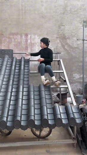 🤯 This Roof Tile Trick Is Surprisingly Satisfying! #shorts #construction #trending