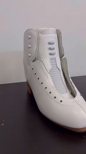 👅 CUSTOMIZATIONS 👅 Preferences can always be customized. Tongues typically provide a sense of comfort in your skates, we’ll find the ones you want AND install them ✌🏼 #bsharp #bsharpottawa #figureskates | b-sharp