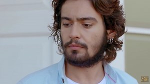 Elif, odcinek 926. Kerem śni o Surrey, Parla się wścieka [streszczenie online, emisja 1.03.2021]