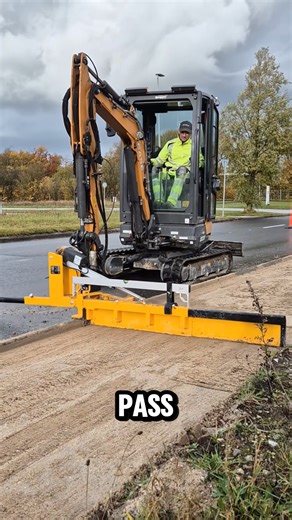 This mini excavator grades like a pro. #GradingWork #MiniExcavator | La Ogunquit Studio