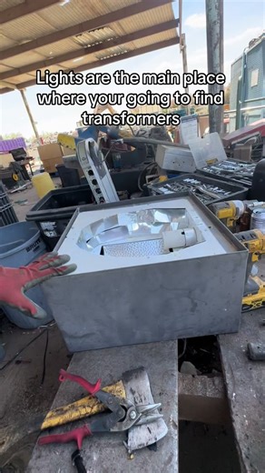 Light fixtures finding transformers #webuymetal #scrapyard #recycledmaterials #CapCut #scraping #copperprocessing #projectshopfl #fyp #helpgetgetmeto10k #loskileros