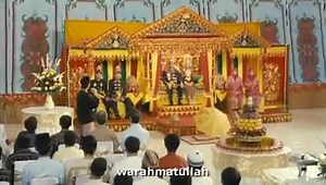 KETIKA CINTA BERTASBIH diangkat dari novel mega best seller Asia Tenggara, karya penulis bertangan dingin Habiburrahman El Shirazy. Film yang menceritakan kehidupan tokoh utamanya Khairul Azzam, seorang mahasiswa Indonesia yang sedang menuntut ilmu di Al-Azhar University, Kairo. Cerita yang bisa menjadi inspirasi bagi kita, ketika melihat bagaimana kerja keras sang tokoh yang menuntut ilmu sekaligus berjuang menghidupi ibu dan adik-adiknya di kampung. Cerita yang juga bisa menuntun kita, ketika 