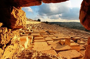 Mount of Olives, Jerusalem: amazing views, history and 150,000 graves!