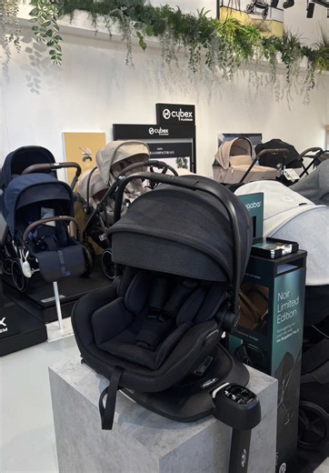 Do you know the most common infant car seat fitting mistakes made by new parents? Watch to find out! 1️⃣ Incorrect Shoulder Pad Positioning - Shoulder pads are often mistakenly placed at chest level. Instead, they should sit on the shoulders and lie flat along the harness straps. 2️⃣ Early Removal of Newborn Insert - Inserts are designed to provide essential support and correct positioning for younger babies. 3️⃣ Bulky or Thick Clothing - Thick layers can stop the harness from being tightened se