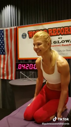 Longest time in an abdominal plank position (female) ⏱️ 4 hr 19 min and 55 sec by Dana Glowacka 🇨🇦