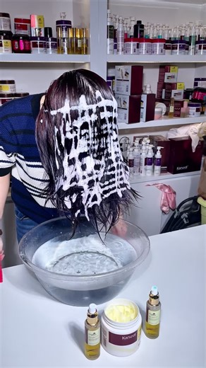 Unlike shampoo, a hair mask should not be rinsed off completely. Simply remove excess product with water, leaving a slight layer of smoothness to allow nourishing ingredients to remain on the hair and continue working.#karseell #Hairmask #babyjarkarseell #keratin #karseellhairmask