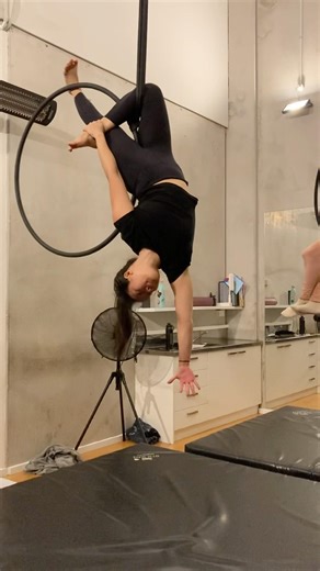 Cool hoop tricks :D #hoops #lyrahoop #lyra #circus