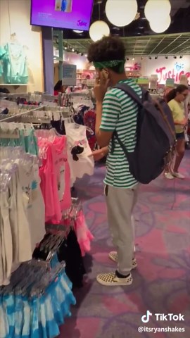 Embarrassing phone call prank in public!😱