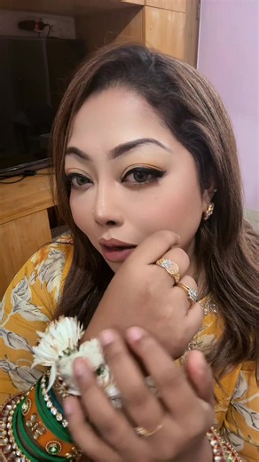 Mehendi Kona Wedding Look for Haldi Night: Old Draft Style