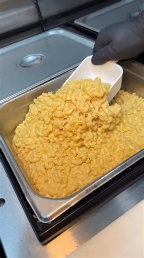 Fluffies Hot Chicken on Instagram: "Creamy, loaded, and comforting FLUFFIES FILLED MAC is the ultimate cheesy indulgence! 🧀🔥😋 #FLUFFIESHOTCHICKEN #NJ #NYC 🔥 MIDTOWN NYC LOCATION NOW OPEN! 📍171 Madison Ave. New York, NYC 📍47 Clinton St. New York, NYC 📍 252 S Summit Ave. Hackensack, NJ 📍 492 Broadway Bayonne, NJ 🚗 Now exclusively delivering with Uber Eats for all NJ locations!"