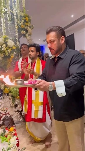 Salman Khan father not have time son Salman &daughter prays to God for father #shorts #youtubeshorts