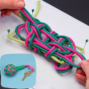 124K views · 2K reactions | How to make a handmade paracord keychain easily - a lanyard keychain! | Miarti - Creative ideas | Facebook