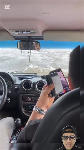 Así es como se debe cruzar un río con un automóvil 🌊 🚘 #OMG #reelsviralシ #curiosidades #mexico | Sebs reactions 2