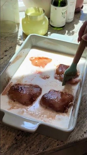 🍯🥟 Sticky Soy Chicken + Crispy Potsticker Rice Bake Ingredients: - 1 cup jasmine rice