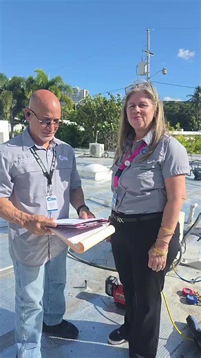 La presidenta del Colegio de Tecnicos de Refrigeracion y Aire Acondicionado de Puerto Rico, Lissette Cintron, acompañando al Inspector Luis Torres Colón (Lic. 12253), de la Delegación de San Juan, a una inspección ocular para mediar entre el técnico del CTRA y el ciudadano querellante. Esta tarde, ambos llegaron a un acuerdo y retornaremos en 30 días a esta residencia para corroborar que se haya cumplido el acuerdo entre las partes. | Colegio de Tecnicos de Refrigeracion y Aire Acondicionado de 