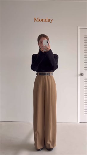 りさ on Instagram: ". 1week outfit 星さんコラボ♡ @reinahoshi1015 どのアイテムもシンプルかつ、緻密に計算され、星さんのこだわりが詰まったとっても可愛いアイテム達ばかりです🫧 私の推しは6コーデめ(Saturday)のニット🧶 形もカラー展開も可愛すぎて迷う...🥲🤍 #urs #urs_styling #urs_official #urs_staff #ユアーズ #大人キレイめコーデ #骨格ウェーブ #低身長コーデ #低身長ファッション #155cmコーデ #ブルベ #おしゃれさんと繋がりたい #ニット #プリーツ #ジャケット #ワンピース #2025aw #1週間コーデ #1week #fyp #outfits #ootd"