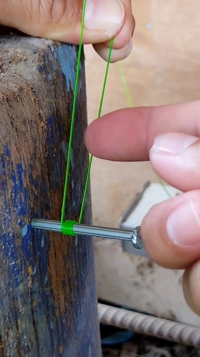 16M views · 123K reactions | Very simple/ string line hitch. #slippedhitch #fishinghitch #endropeconnection #wierknot #truckerhitches #coilropeknot #stringlinehitch #woodbundlehitch #ropeladderknot #lashingknot | Millie | Facebook