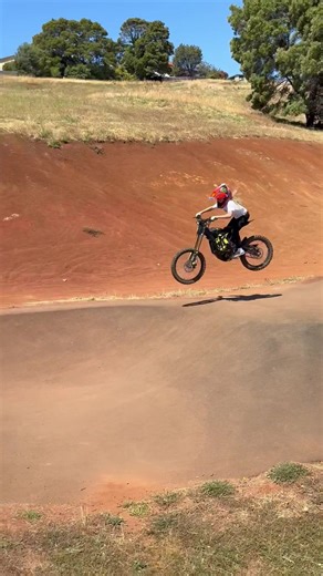 Pump Track Adventures: E-Bike and Dirt Bike Games