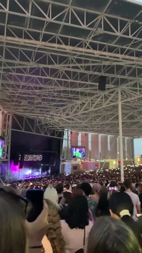 i was crying during this so beautiful #toronto #5sos #5secondsofsummer #summer2022 #calumhood #takemyhandworldtour #5sostoronto