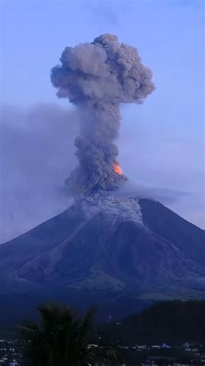 63 reactions · 12 shares | Another Volcano Erupts  #volcano #volcanoeruption #UpdateNow #UpdateNews #Update #viralreelsシ #disaster #awareness | Irish Cole Golben | Facebook