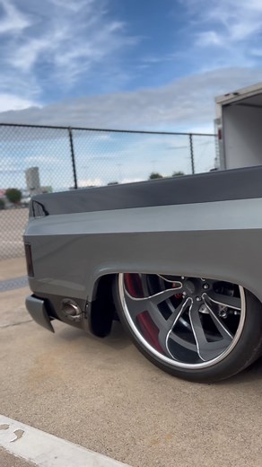 268K views · 511 reactions | Two Tone squarebodys always look so good, but when they have color matched wheels, even better 掠 Just looking mean and clean at @c10nationals 落 #streettrucks | Street Trucks | Facebook