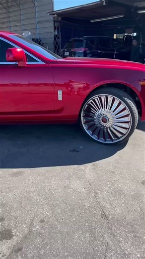 Candy red Rolls-Royce Ghost on 28’s DUB skates