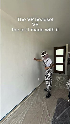Using VR headset to sketch murals