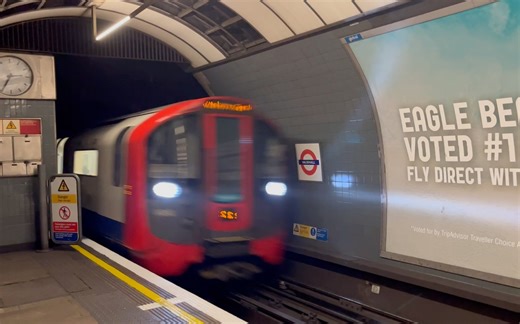 伦敦地铁Victoria line进站