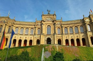 24h Grand Hop-On Hop-Off City Tour Stops 1 - 12 | Gray Line