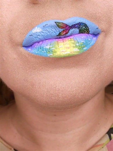 Cool makeup ideas always include mermaids and rainbows, if you ask me! 🧜🏼‍♀️🌈 The spring at sea makeup theme was suggested by Nomad cosmetics as their March brand challenge on the Gram. 🌊 (Btw, you can use 'themirrorbeauty' code for a Nomad cosmetics discount.) 🧜🏼‍♀️🌈🌊 #coolmakeup #mermaidmakeup #makeupremoval #lipart #creatorsearchinsights