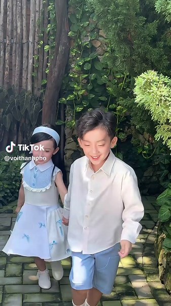 VOI & LINH VY CÙNG THƯƠNG HIỆU #EMBEAR. Các cô chú thấy sự kết hợp này có đáng yêu không ạ ♥️