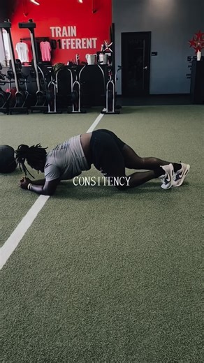 College Elite performance training. These athletes are making the most of their Winter break. 4 workouts a week, tailored to their performance goals, huge accountability and massive push by working in a very small group with other collegiate athletes hyper focused on becoming their best! These athletes bring the 🔥 👉We have one more week left, then Spring Break and Summer - if you know a collegiate athlete who needs this, reach out! @tyler.kelly_40 @bri.hart801 @marvfrvmda256 @3wheelerstrength 