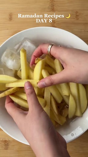 Homemade Parmesan French Fries 🍟 These Parm French fries are insanely crispy and super cheesy. They’re the perfect side for any dish so make sure you give them a go (plus they’re BAKED so also healthy?😅) don’t forget to ✨SAVE✨this post so you can make it 💗 The full recipe which include serving size and top tips will be on my website, the link is in my bio ❤️ #ramadan #parmesan #fries #chips #asmr