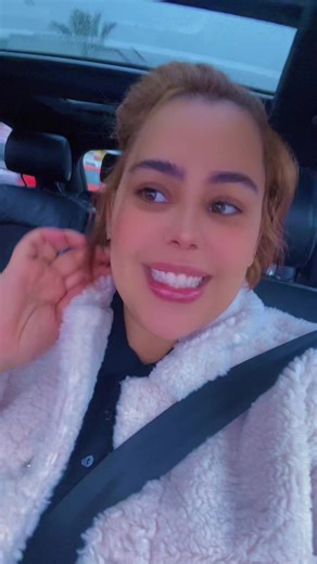 Reviewing the iPhone 17 Pro Max with Hiba