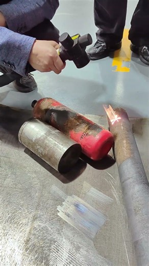 Zixu pulsed laser cleaner ZX-LCM-P200W demonstrate rust removal for a visit rail transit operator