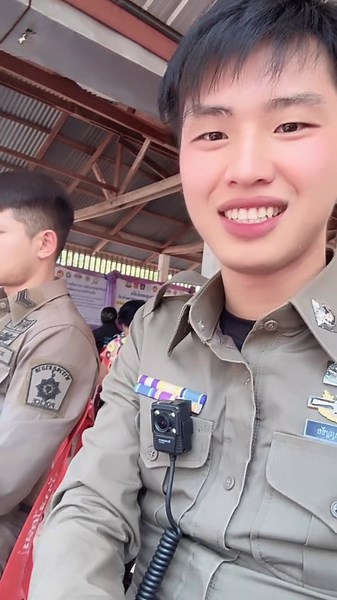 ชีวิตคนทำงาน: ตำรวจและทหารในชีวิตประจำวัน