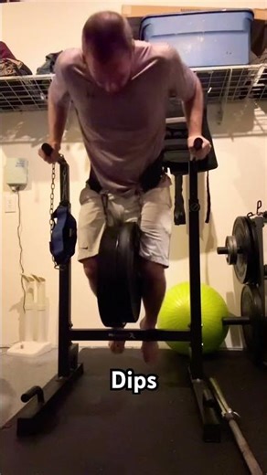 My favorite push exercise, easy to progress on dips. First set of 10 on an upper day. #workout