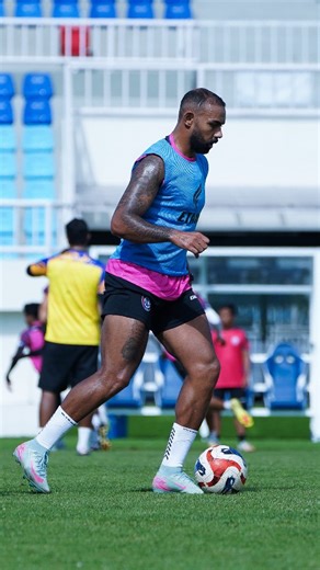 Arema FC | 𝙍𝙚𝙖𝙙𝙮, 𝙁𝙪𝙡𝙡 𝙎𝙦𝙪𝙖𝙙!🦁✊💯 #AremaFC #Aremania #SalamSatuJiwa #BRISuperLeague #AremaDay | Instagram