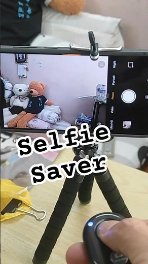 SELFIE ? Hard to Hold Phone to Selfie. Use Camera Shutter One Button Settle.