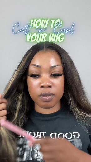 How to easily cut layers and curl yiur wig. Take a razor at a angle and just glide it through your hair to frame your face. Yes it is as easy as it looks 😉#explorepage✨ #reelitfeelit #wiginstall #lacefrontwig #lacewigtutorial #curltutorial | Jerieka Ewing