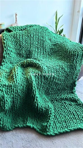 POV: You finally found the perfect chunky knit blanket🧶💚 #chunkyblanket
